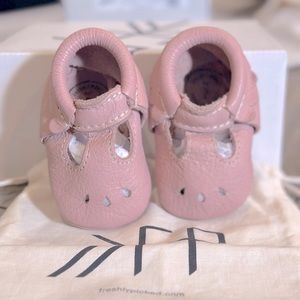 Sz 2 Freshly Picked Soft Soles, Blush Pink Mary Janes with Dustcover